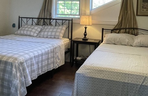 Lindsay Villa | Tranquil Luxury Getaway 10-Acre with Hot Tub/Pool also on Air B&B