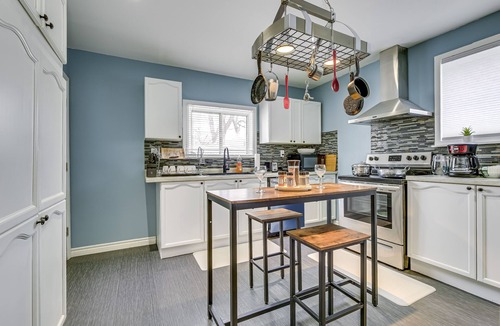 Lakeview House | Tranquil Oasis in Lakeview