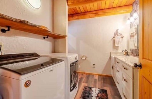Gates House | Tranquil River Front log cabin retreat