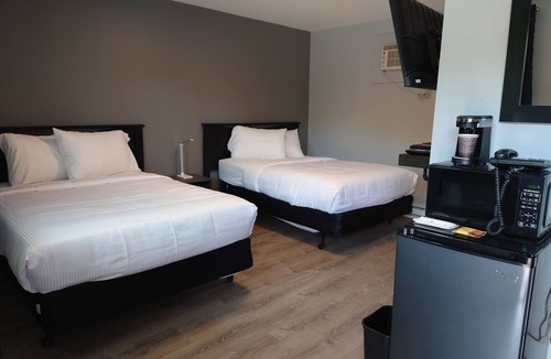 Kenora Hotel | Traveler's Inn
