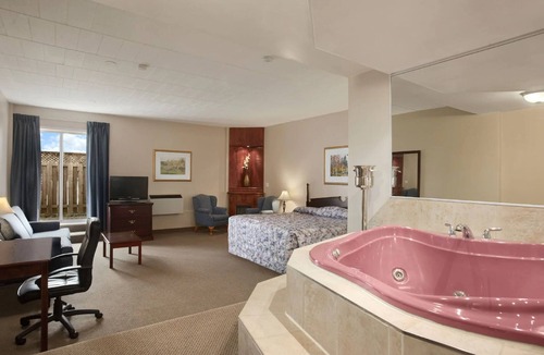 Cambridge Hotel | Travelodge by Wyndham Cambridge - Waterloo