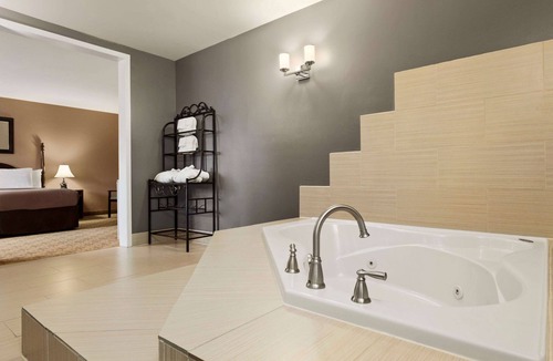 Kenora Hotel | Travelodge by Wyndham Kenora