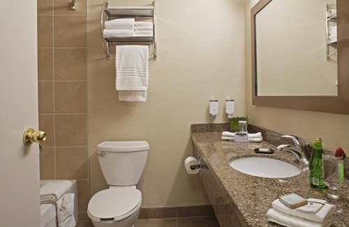 Durham Region Hotel | Travelodge by Wyndham Oshawa Whitby