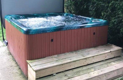 Port Albert House | Treed 1/2 Acre Retreat minutes from the beach with famous Lake Huron sunsets!