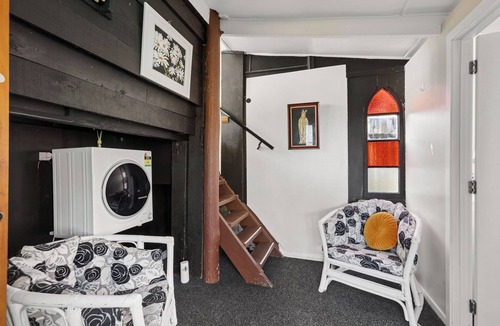 Westport Cottage | Treetopbeach studio on cycle trail. Free fibre. Winter rates.