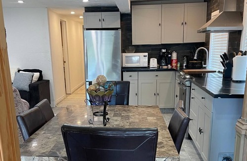 Trent Hills Cottage | Trendy Trent River Retreat Lake House @Trent River