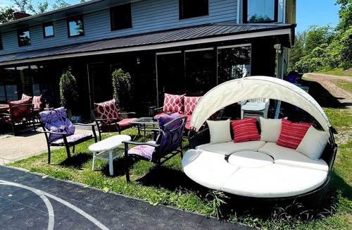 Hastings Cottage | Trendy Trent River Retreat - Cottage in Hastings n5 bdrm + den, 9 beds, 2.5 bath
