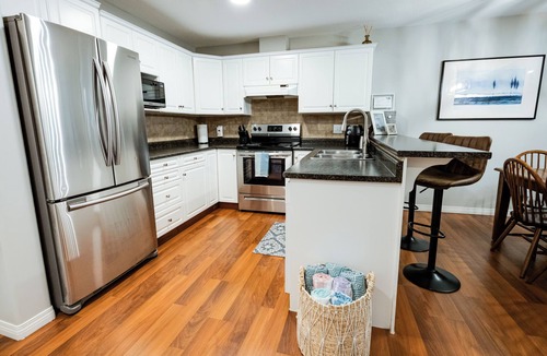 Sicamous Condo | Trinity at Riverside Pool~Hot Tub~Boat Slip