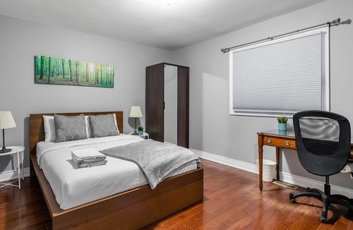 Little Italy Apartment | Trinity Bellwoods Pet-Friendly 3-Bedroom w Patio