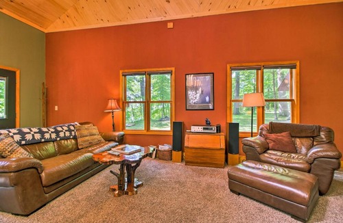 Bovey House | Trout Lake Cabin with Private Dock, Kayaks and Loft!