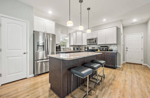 Bermuda Bay House | Turquoise Waves at Devonshire Place