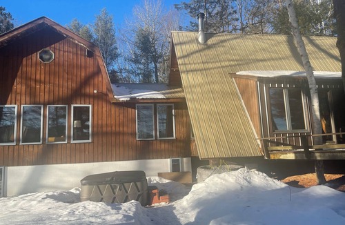 Hastings Highlands Ski Chalet | Twilight Fox Chalet Hot Tub & Sauna Nature Retreat