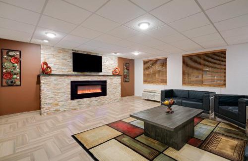 Mounds View Hotel | Twin Cities Inn, Mounds View