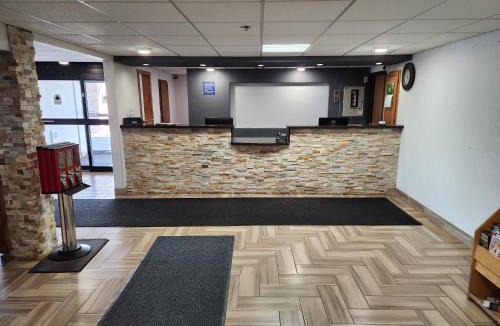 Mounds View Hotel | Twin Cities Inn, Mounds View
