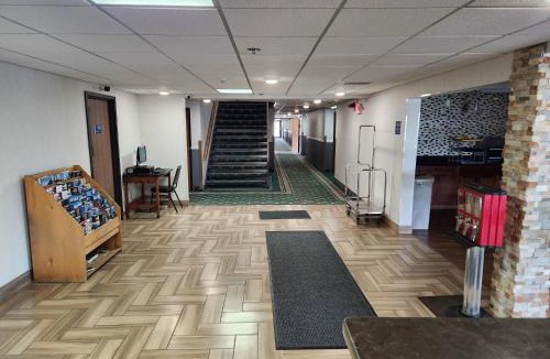 Mounds View Hotel | Twin Cities Inn, Mounds View