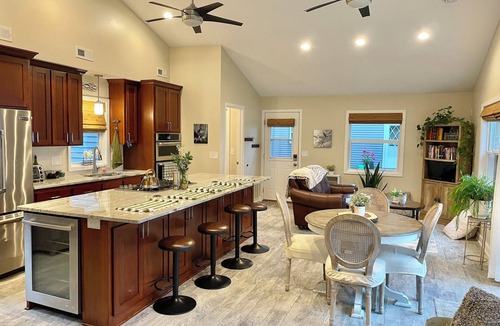 Zimmerman House | Twin Pines Retreat. Single level 1bd/1ba, lakefront