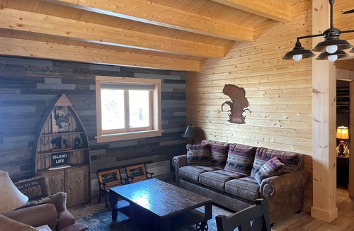 Manitoulin District Cottage | Twins Harbour Cottage on Lake Kagawong, Manitoulin Island.