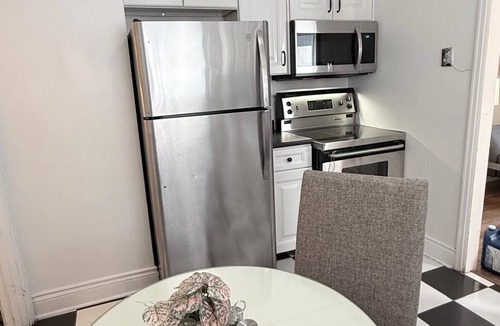 Burlington House | Two Bedroom Bungalow Closer to Burlington Downtown - Sleeps 6. Close to Downtown