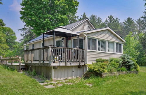 Bala Cottage | Two Bedroom Cottage with Loft Close To Bala