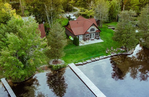 Utterson House | Two bedroom Muskoka lakeside retreat with incredible and tranquil views