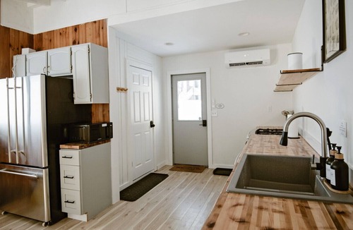 Eldred House | Two Cabins for 16 Near Big Bear Ski | Fire Pits