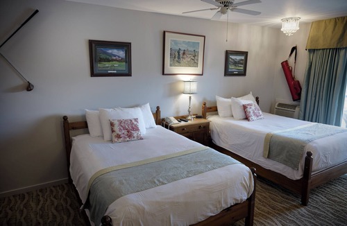 Liscomb Hotel | Two Double Bedded Main Lodge Hotel Room at Liscomb