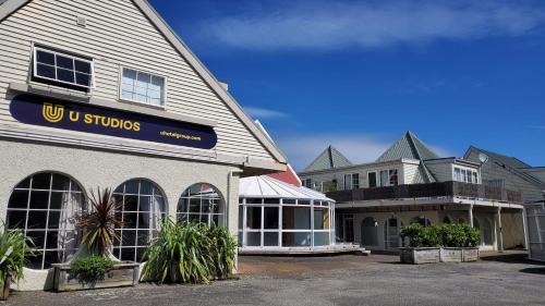 Paraparaumu Beach Hotel | U Studios Paraparaumu, SureStay Collection by BW