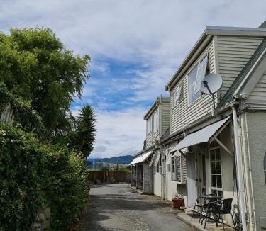 Paraparaumu Beach Hotel | U Studios Paraparaumu, SureStay Collection by BW