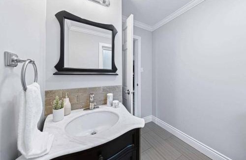 Hastings Highlands House | Ultimate Lakeview Retreat - Hot Tub, Paddle & Play