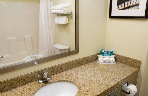 Chanhassen House | Ultimate Room for Staycation! Free Breakfast