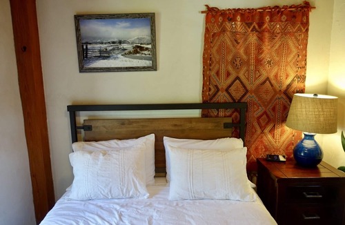 Okanagan-Similkameen Cottage | Unique Straw Bale Guest House with Pool and Hot Tub