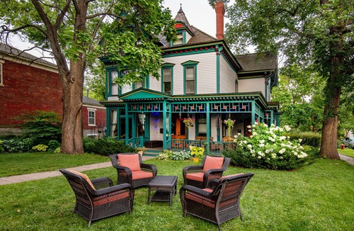 Riverview House | Unit 2 Historic Irvine Park House near West 7th Bars, Restaurants, Xcel, River