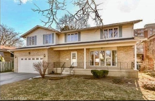 Guelph House | University of Guelph-2km nDetached home on a private cul de sac, 2500 sq ft.