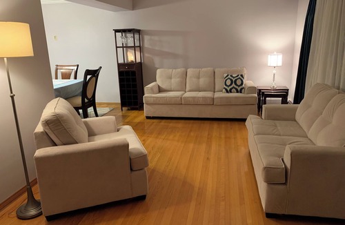 Guelph House | University of Guelph-2km nDetached home on a private cul de sac, 2500 sq ft.