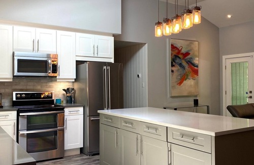 Grand Bend Cottage | Updated Cottage in Southcott Pines, Grand Bend. Steps to Sun Beach