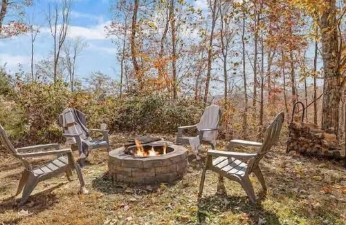 Lupton City Cabin | Updated Rustic Cabin W/Hot Tub
