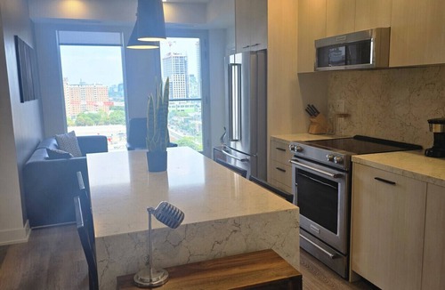 Downtown Toronto Apartment | Upscale 2-Bedroom Residence – Elm Ledbury