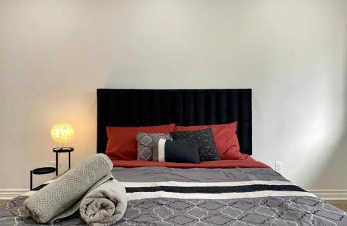 Richmond Hill Villa | Upscale 6BR Villa at Birch Avenue