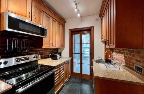 Saint-Jean-Baptiste Apartment | Upscale Condo in Saint-Jean-Baptiste