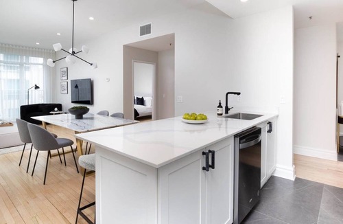 Westminster Condo | Upscale Condo In the middle of Downtown of Montreal