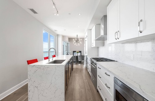 Humber Bay Shores Condo | Upscale Penthouse with breathtaking unobstructed views