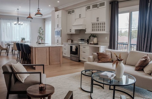 Pickering House | Upscale Pickering Escape | Near Lake & Dining