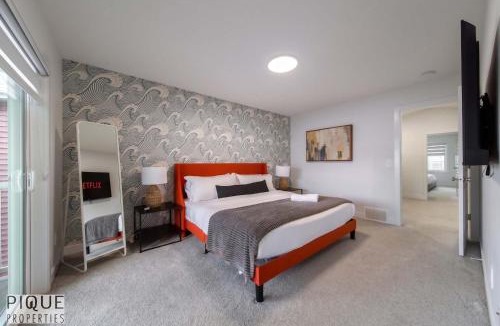 Southwest Edmonton House | Urban Utopia - Hot Tub - Barrel Sauna - BBQ - Firetable - AC