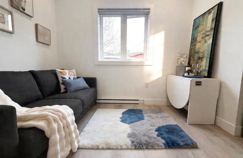 Fraserview House | Vancouver Katherine 2BD 2BA Laneway Home