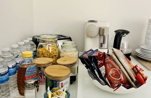 Midtown Toronto Apartment | Very Clean apartment in prime location & breakfast