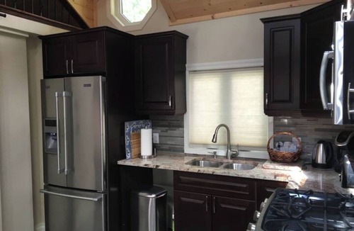 Port McNicoll Cottage | Victoria Harbour Cottages Loft Chalet