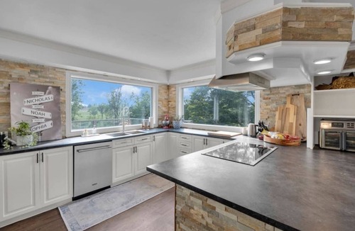 Caledon House | Villa Verde: Private Lake ~ Hot Tub ~ Pool ~ Sauna