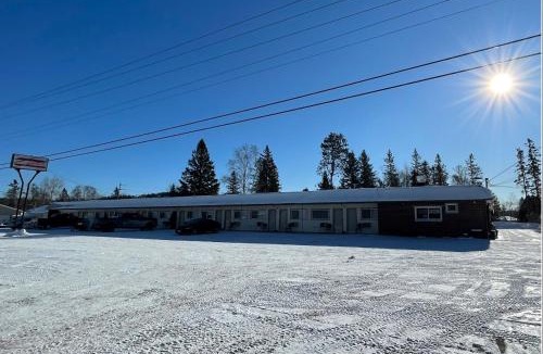 Lively Hotel | Village Inn & Suites - Sudbury