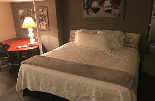 Niagara-on-the-Lake Bed & Breakfast | Vineyard Haven in the heart of Niagara on the Lake.