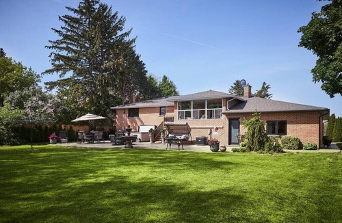 Historic Old Town Condo | Vineyard views, hot tub, clean and spacious rooms